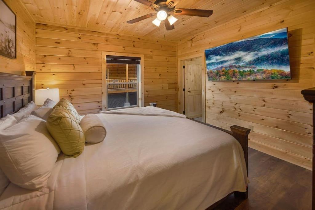 New! Indoor Pool/Ps 5/Hot Tub/Parkway Villa Pigeon Forge Kültér fotó