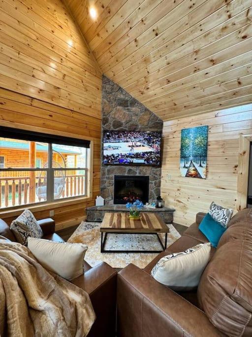 New! Indoor Pool/Ps 5/Hot Tub/Parkway Villa Pigeon Forge Kültér fotó