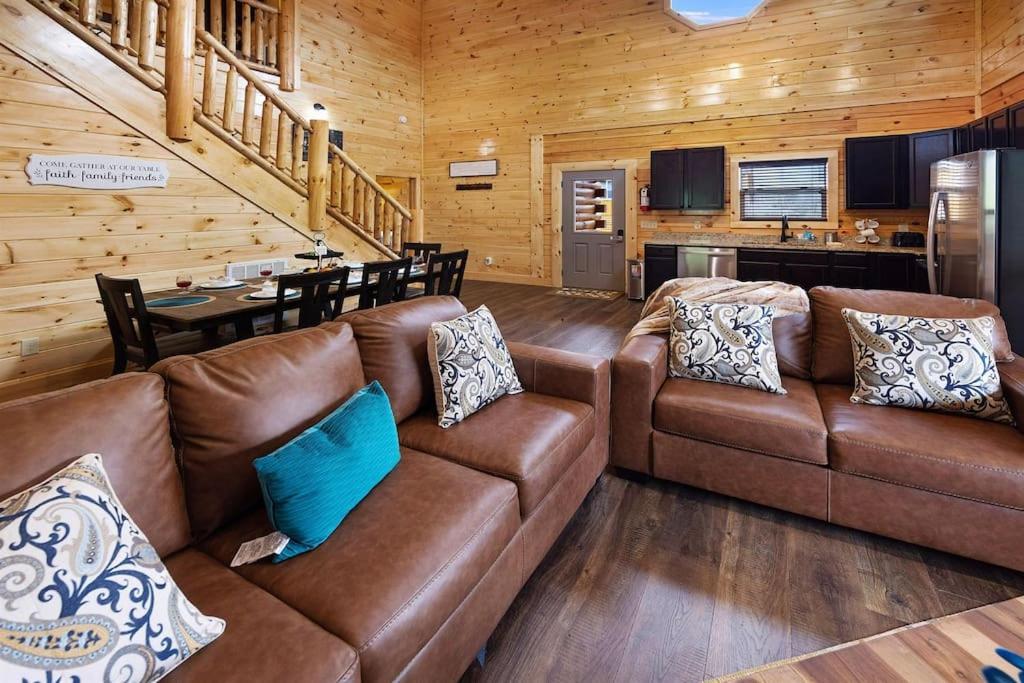 New! Indoor Pool/Ps 5/Hot Tub/Parkway Villa Pigeon Forge Kültér fotó