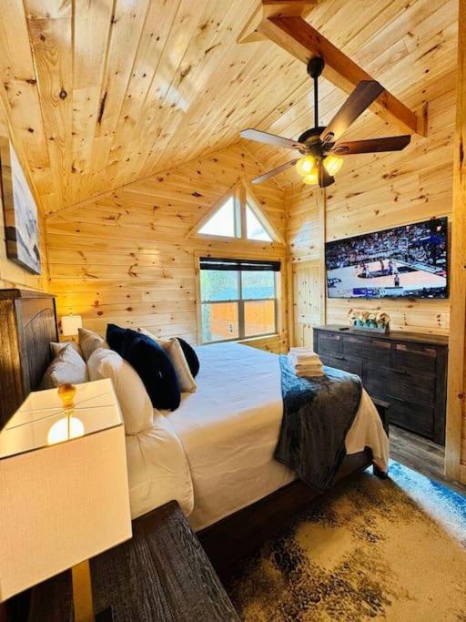 New! Indoor Pool/Ps 5/Hot Tub/Parkway Villa Pigeon Forge Kültér fotó