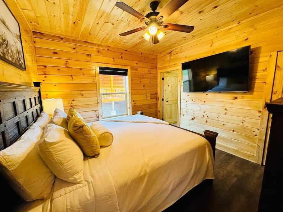 New! Indoor Pool/Ps 5/Hot Tub/Parkway Villa Pigeon Forge Kültér fotó