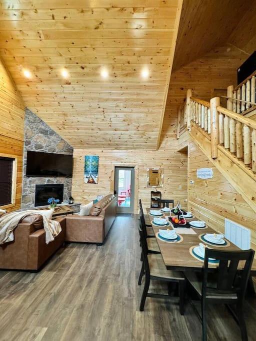 New! Indoor Pool/Ps 5/Hot Tub/Parkway Villa Pigeon Forge Kültér fotó